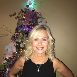 Meet your Posher, Deborah
